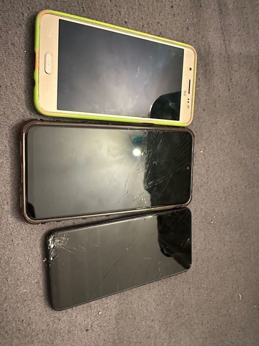 Sprzedam trzy niesprawne Samsungi