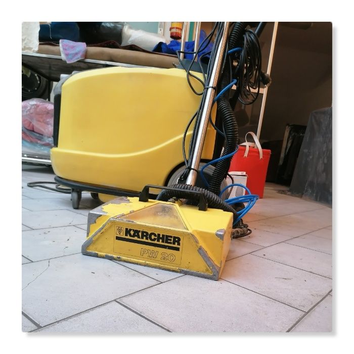 Karcher puzzi 400 E z podgrzewem płynu i szczotkarką