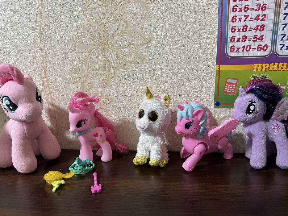 Іграшки: поні та єдиноріжки