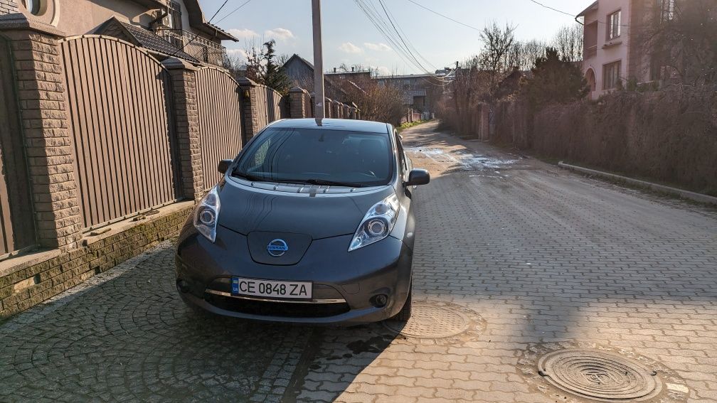 Nissan leaf у доброму технічному стані