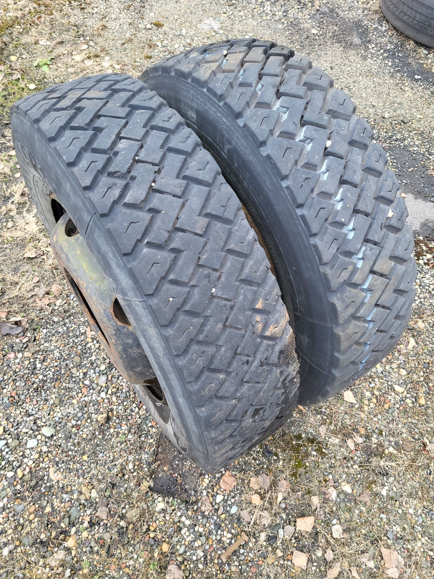 225/75/17.5 Opony z felgą 17.5x5.25