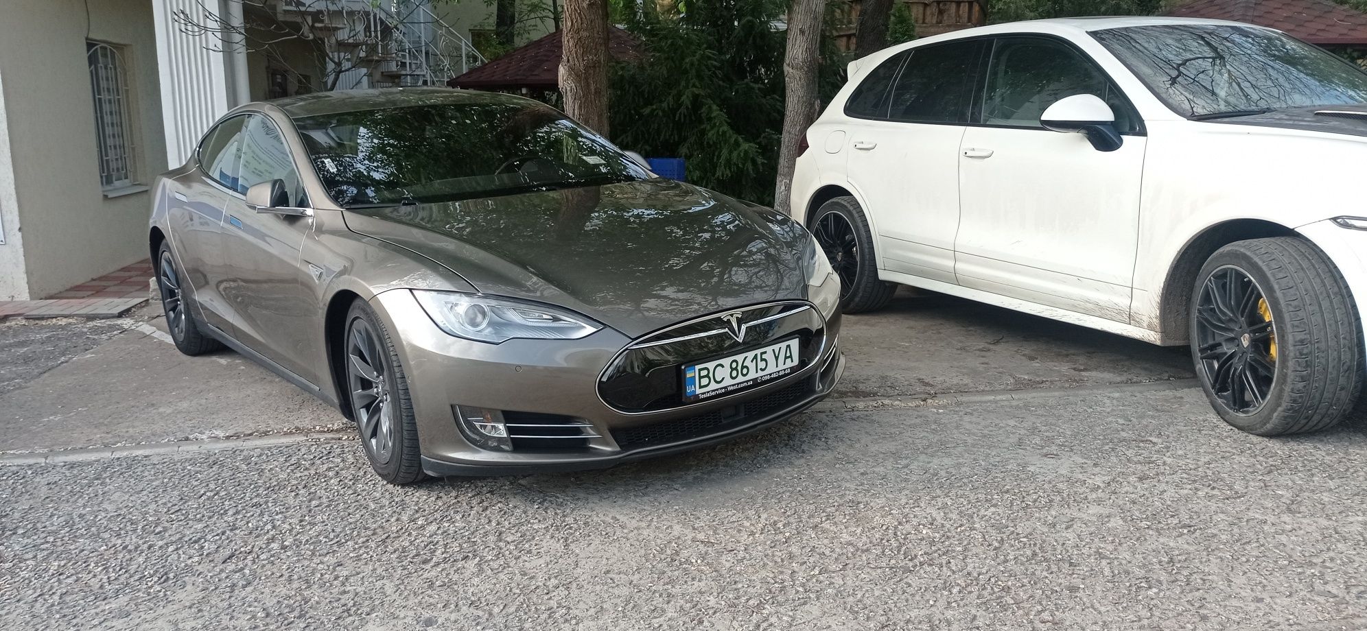 Tesla Model S 85D без ДТП