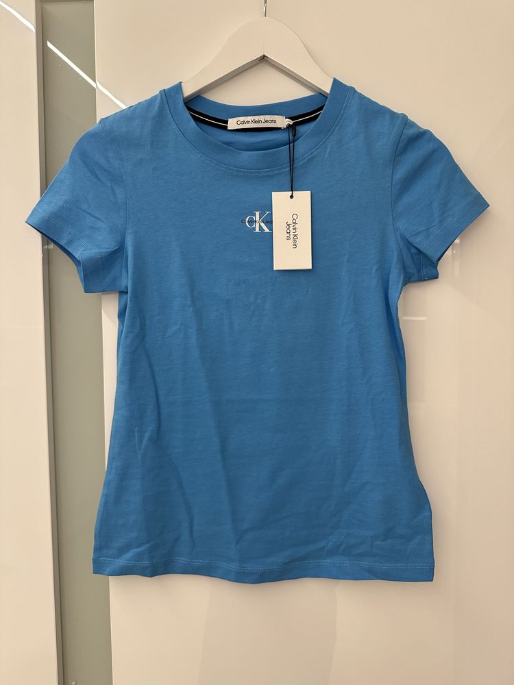 nowy damski T-shirt Calvin Klein w kolorze niebieskim, rozmiar XXS.