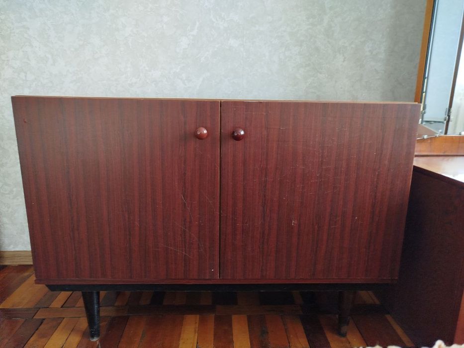 Продам тумбочку.