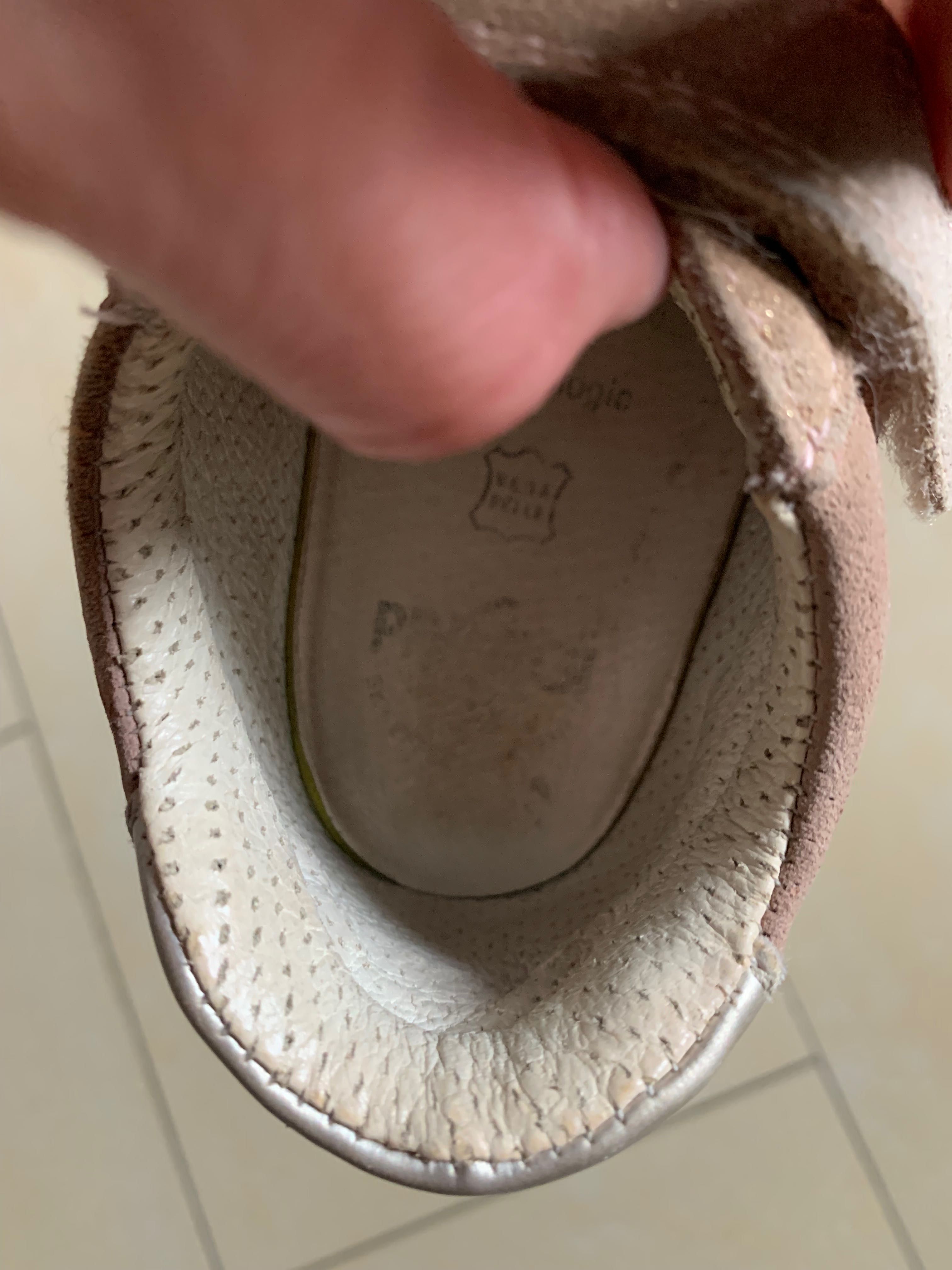 Zamszowe sneakersy Primigi dla dziewczynki, rozmiar 27