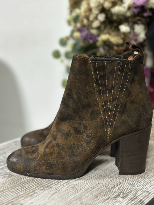 Ботинки Thea Mika cos козаки ботильйони натуральна замша