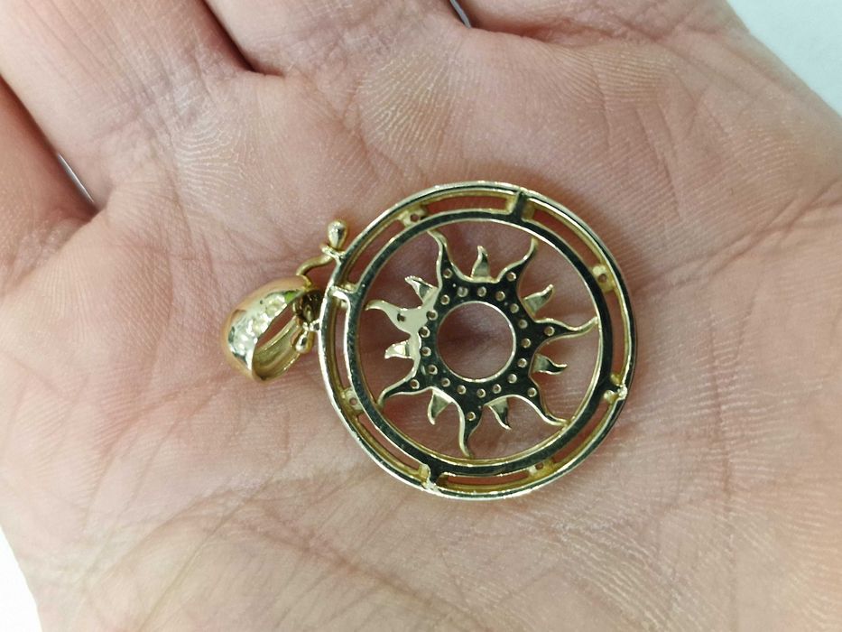 Złoty wisiorek damski/ 585/ Słońce/ 4.57 gram/ cyrkonie