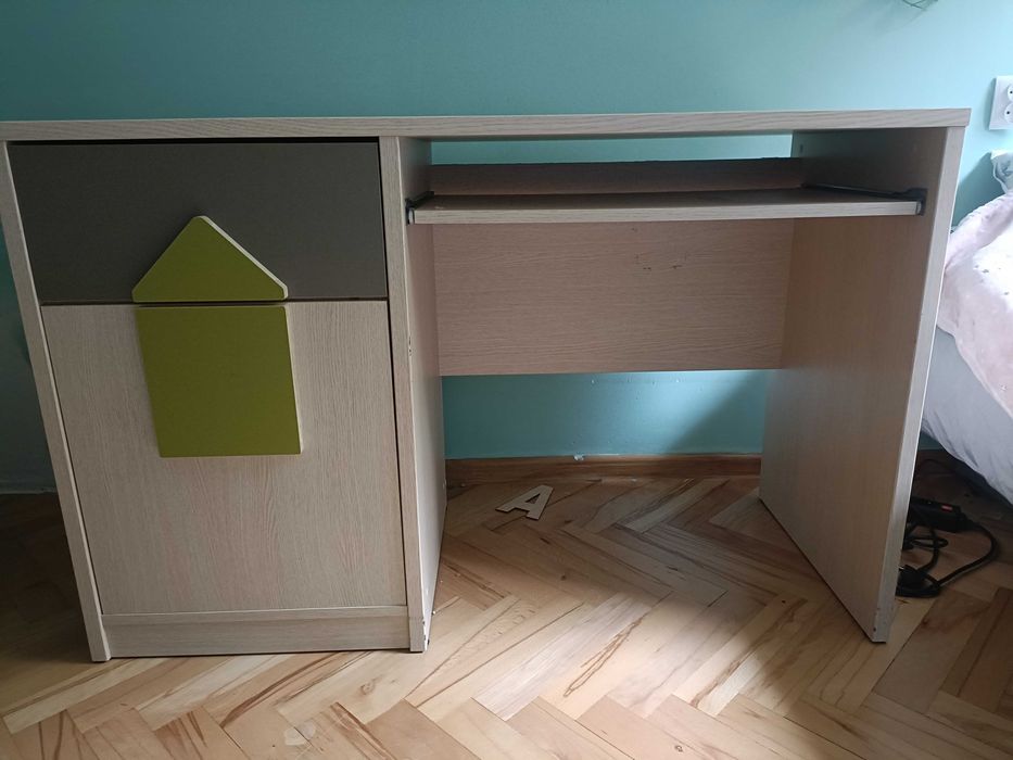 Zestaw mebli (szafa, regał, biurko) dziecięcych Strzałka BRW