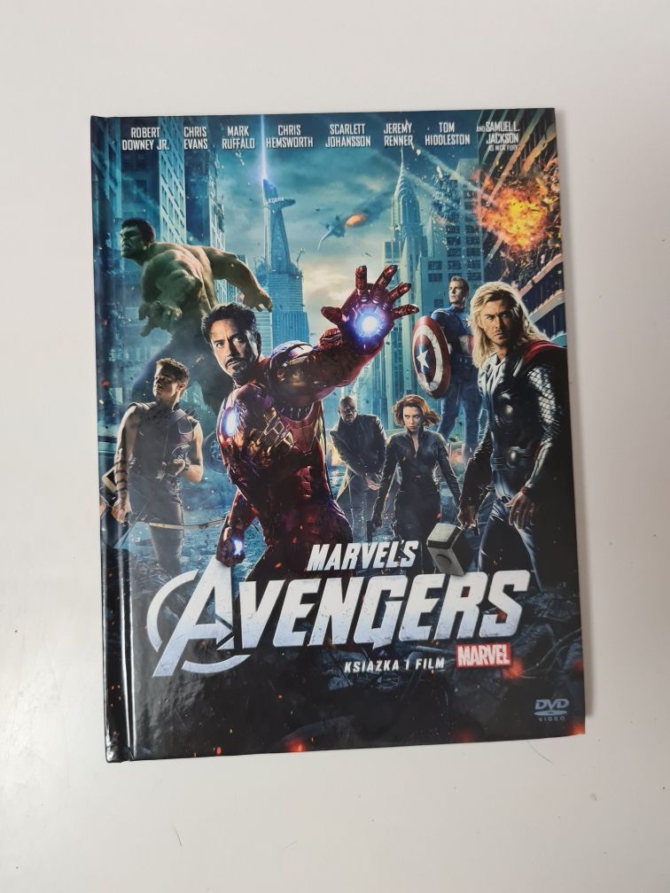 Marvel's Avengers - książka i film na DVD Marvel