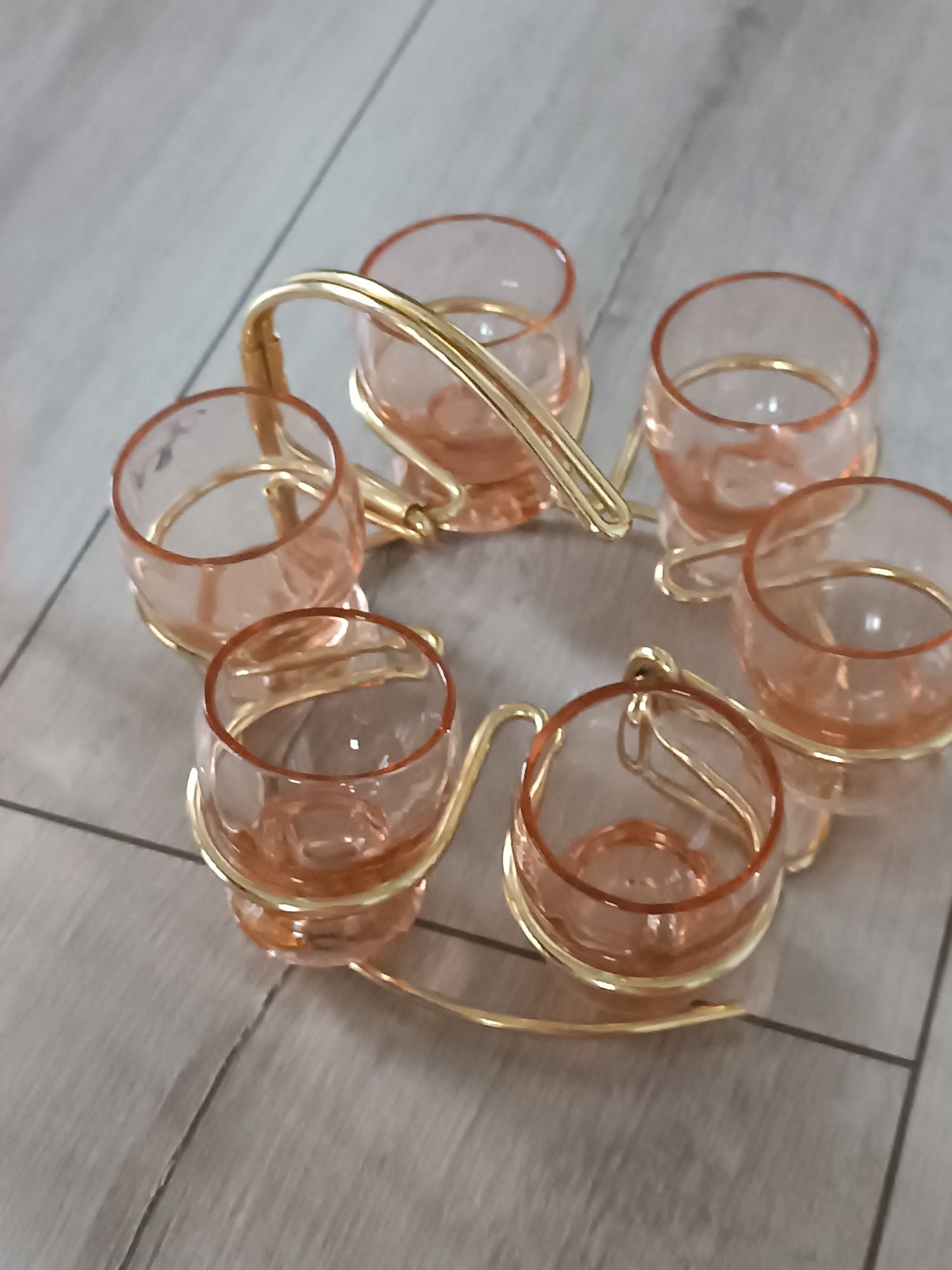 Karafka rozalinowa z kieliszkami