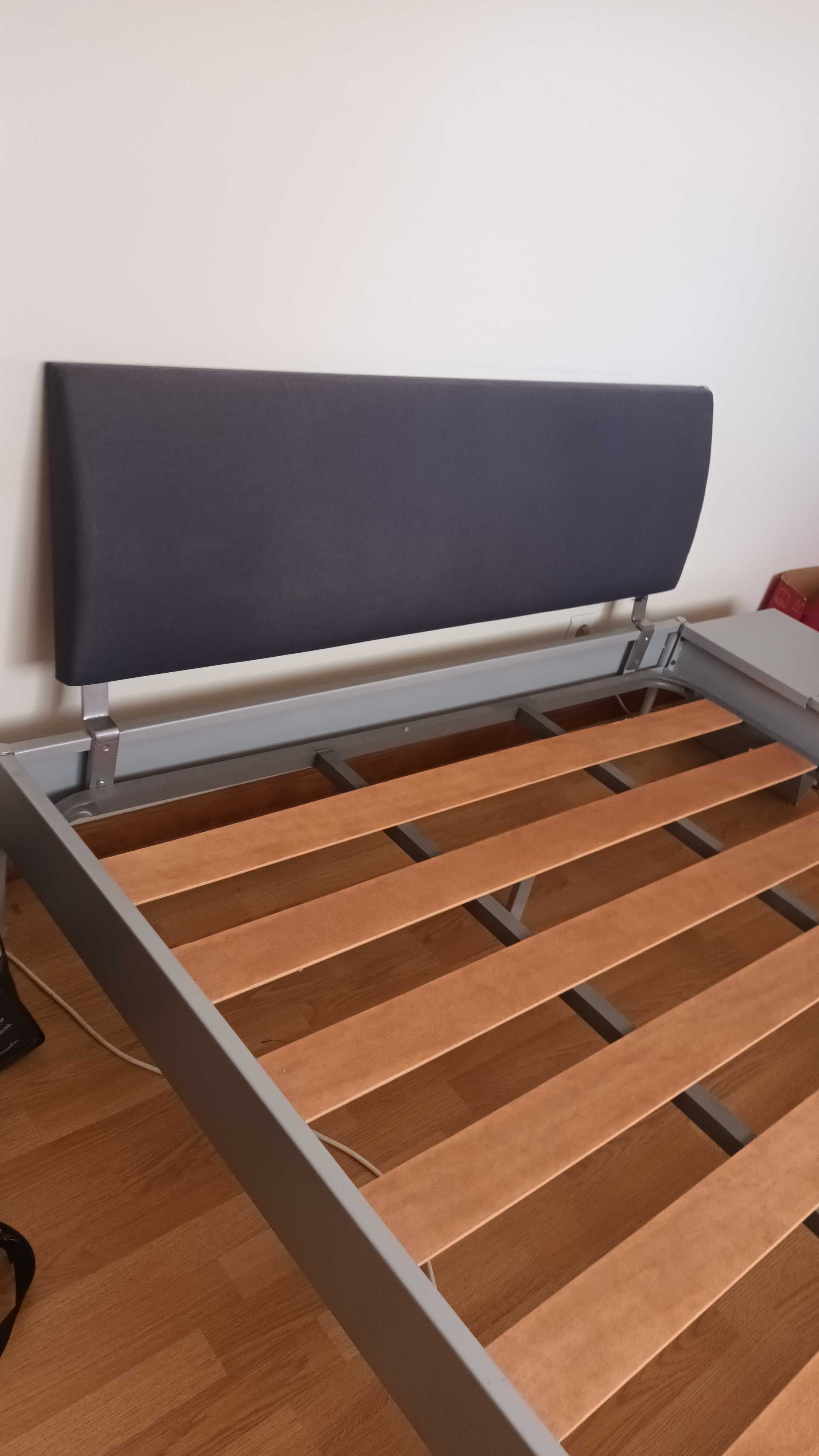 Cama casal com cabeceira e mesa de cabeceira (oferta colchão)