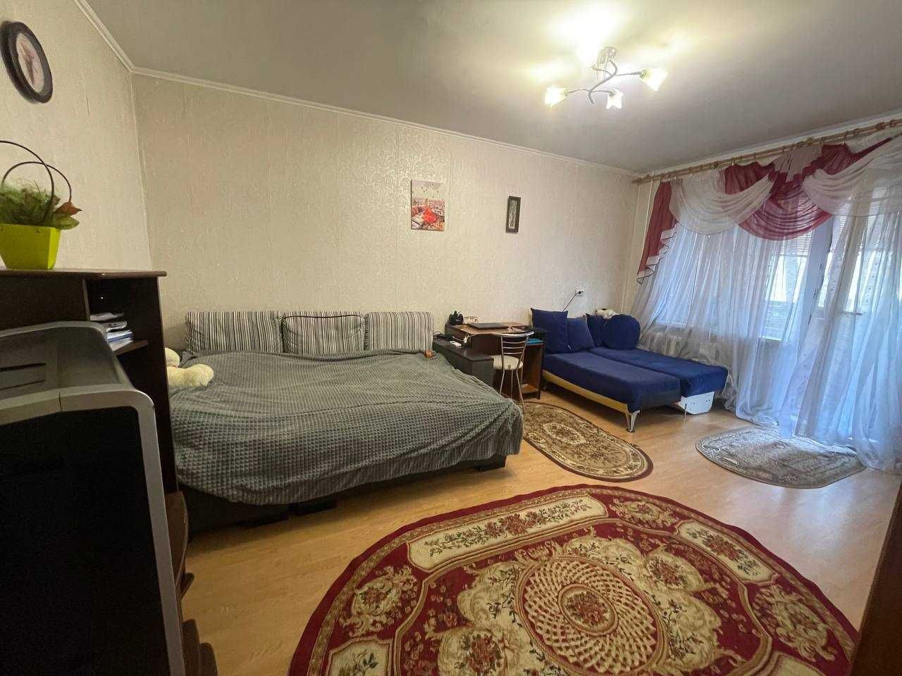 Продам однокомнатную квартиру рядом с метро "Житомирская"