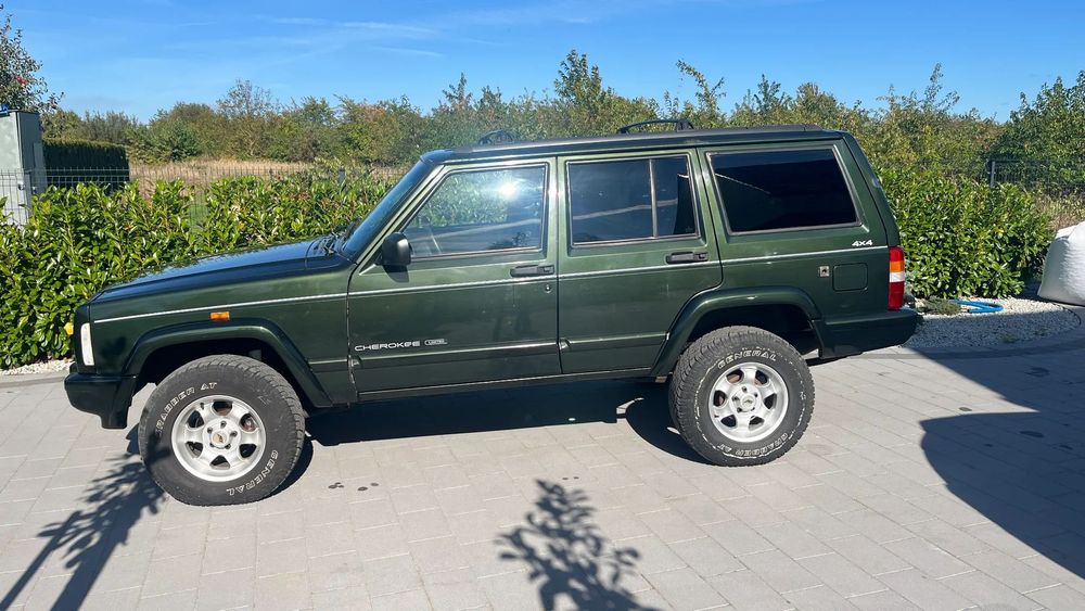 Jeep Cherokee Jeepa Cherokee 4.0 Limited w bardzo dobrym stanie.