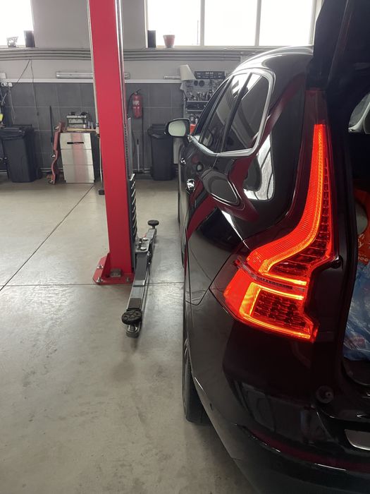 Продам комплект задніх фонарів Volvo XC 60