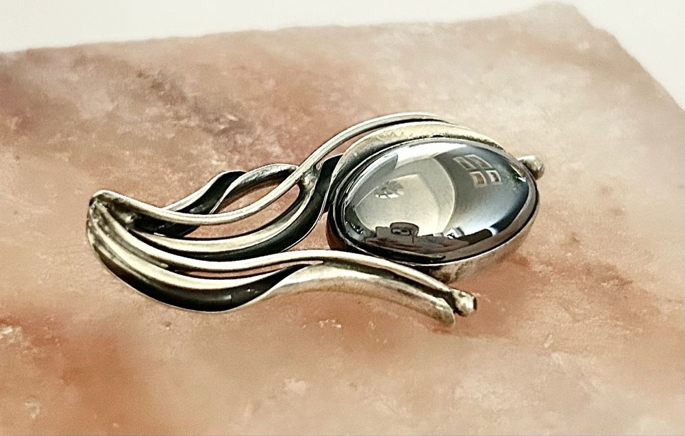 Srebrna zawieszka z hematytem