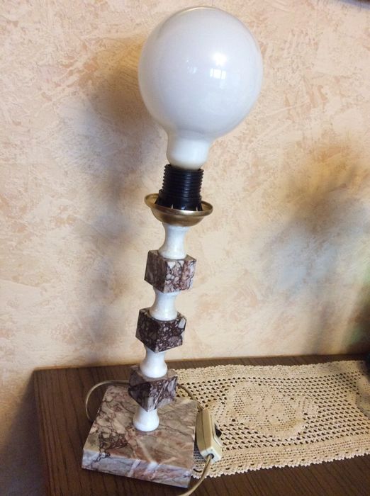 Lampa stołowa z naturalnego marmuru, możliwa wysyłka