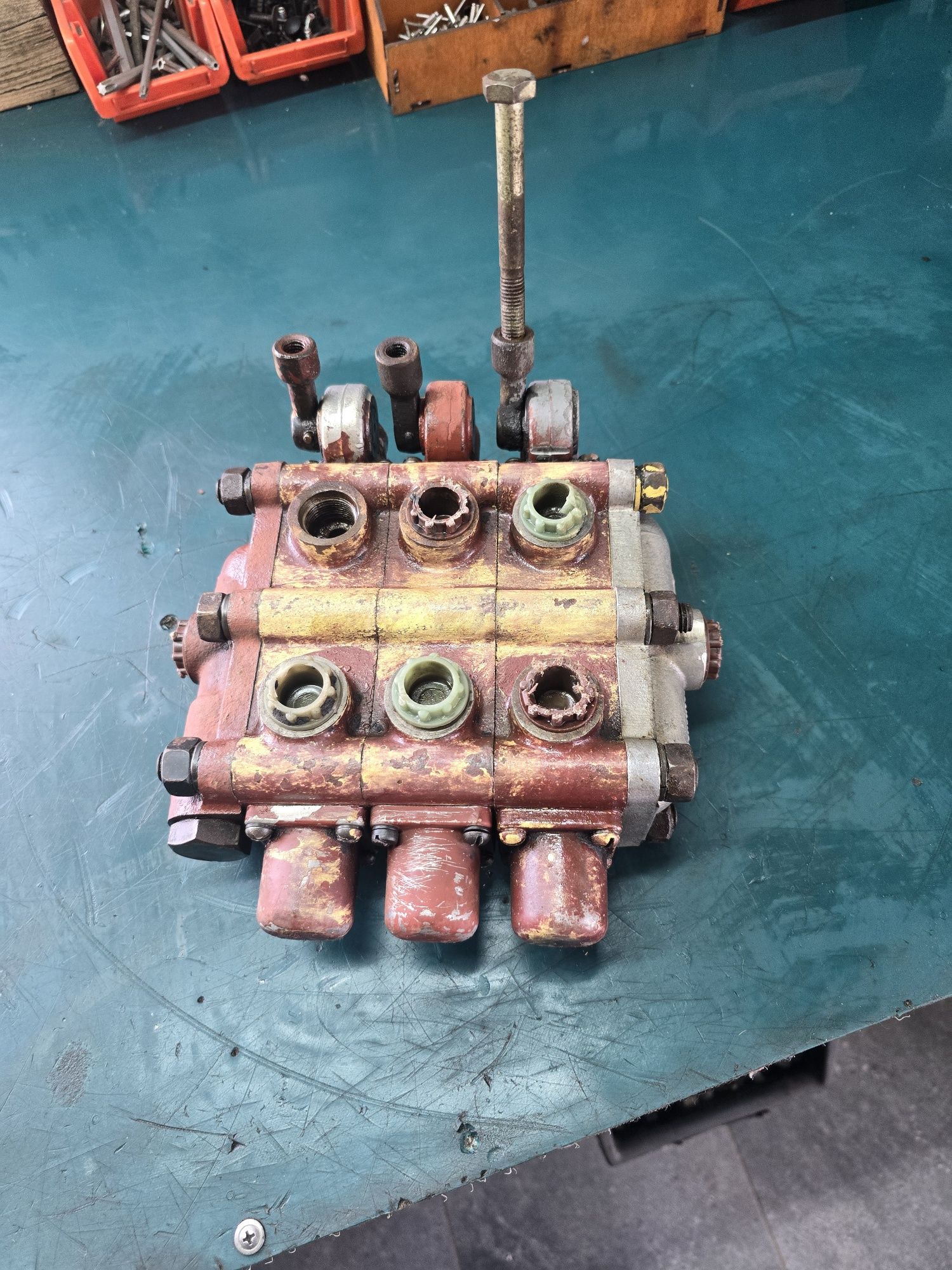 Rozdzielacz hydrauliczny