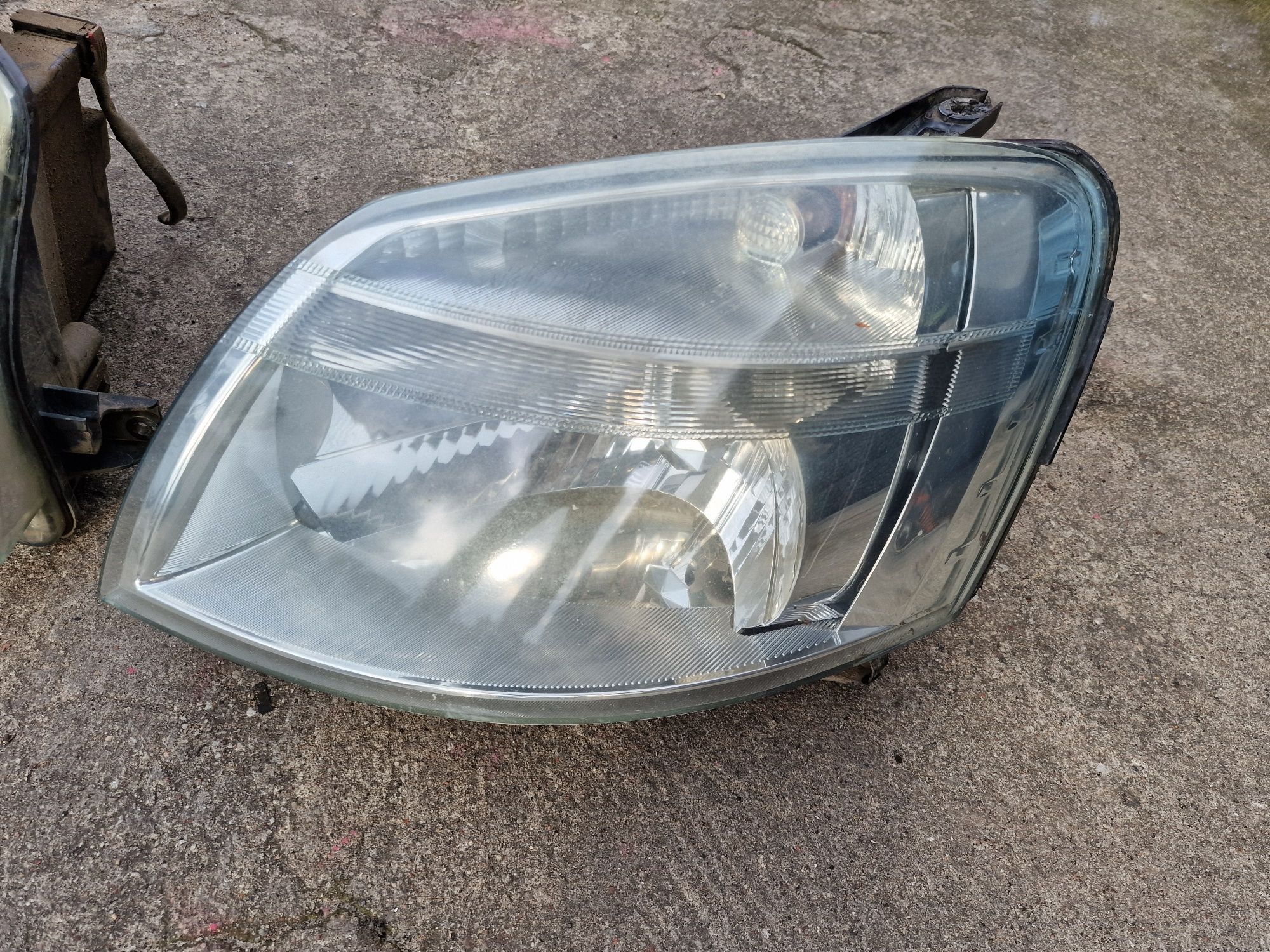 Lampy przód citroen Berlingo lift peugeot partner lift komplet