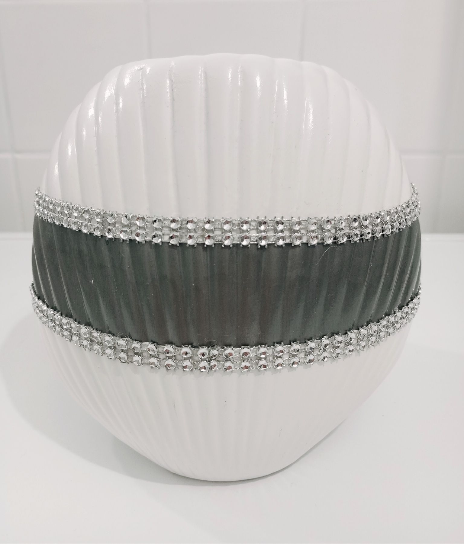 Wazon ceramiczny Shell z cekinami, biało - szary