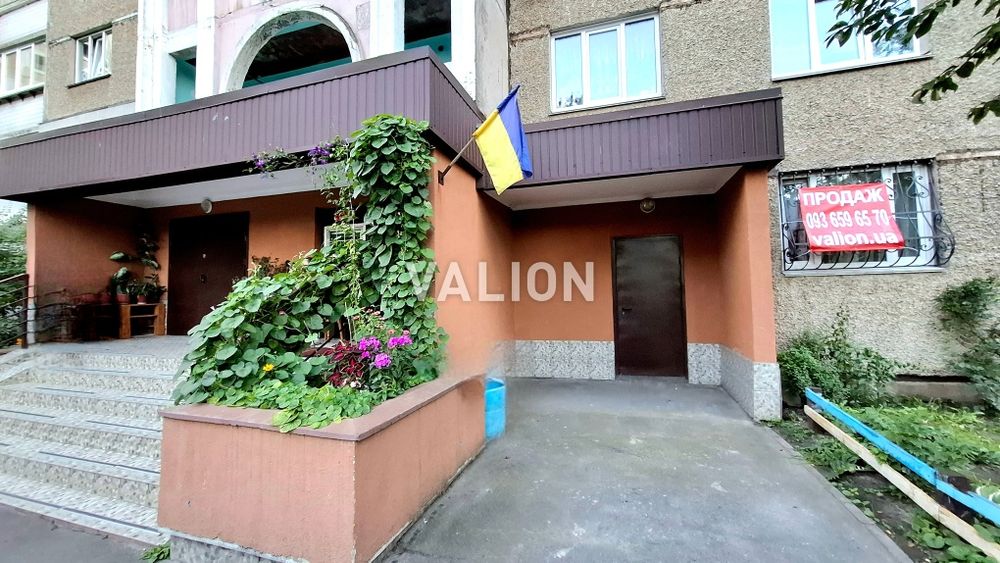 Продаж 1 кім. квартири, ремонт, Харківське шосе, метро Харківська