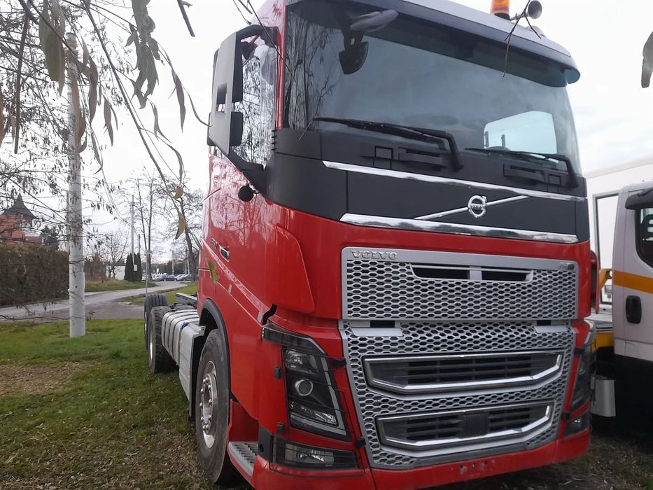 Volvo FH 16 650koni 6x2 OŚ SKRĘTNA PODNOSZONA // JEDYNY TAKI// RAMA DO ZABUDOWY// HDS dzwig żuraw do lasu drewna tarcicy // DO ŻYWCA// assenizacyjny// HOLOWNIK// FULL opcja ze SZWAJCARI