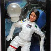 Lalka Barbie kosmonauta Samantha Cristoforetti Made to Move