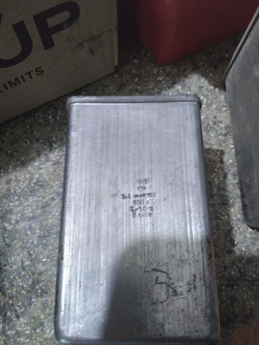 Конденсатори різні