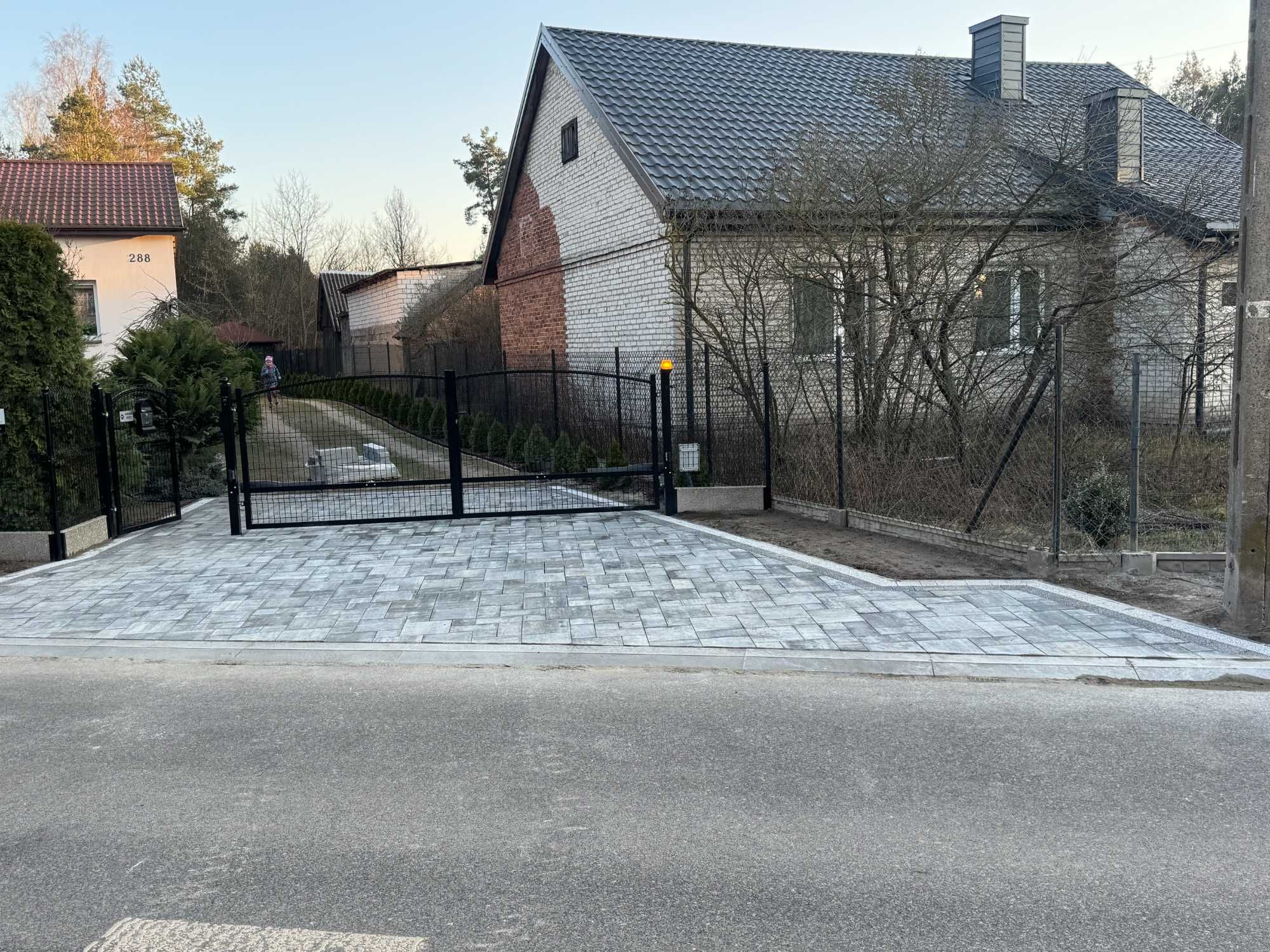 Układanie kostki brukowej GOLDEN BRUK