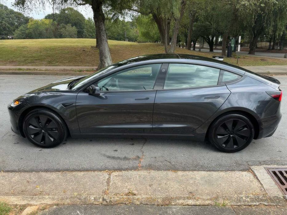 Tesla Model 3      2024