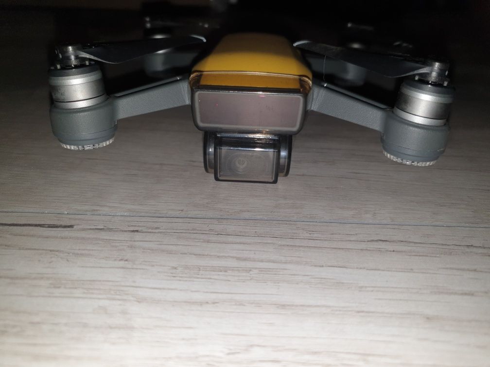 Dron dji spark             .