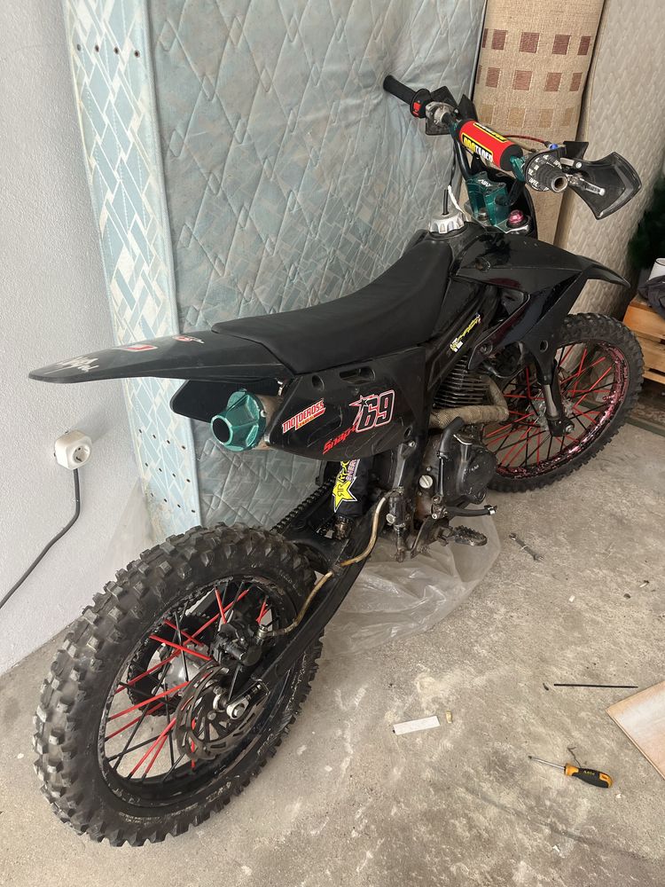 Mota 250 cc em muito bom estado