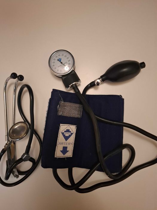 Ciśnieniomierz zegarowy mechaniczny ze stetoskopem