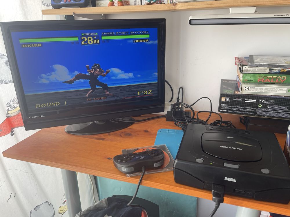 Sega Saturn — Consola Retro (com caixa original)