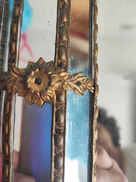 Espelho tipo Veneziano, de linhas simples