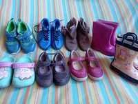 Взуття для дівчинки 2-5 років чоботи туфлі крокси