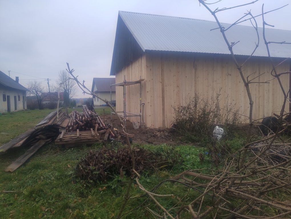 Rozbiórki stodół,skup starego drewna,wymiana desek na nowe 
Zajmujemy