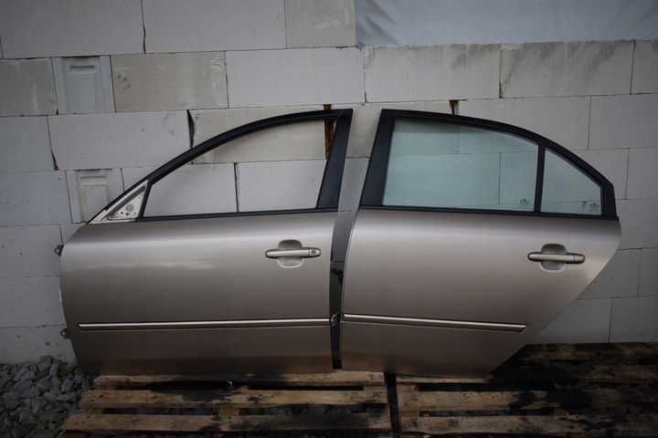 drzwi lewe  tył HYUNDAI SONATA IV 07R.B7.cała strona