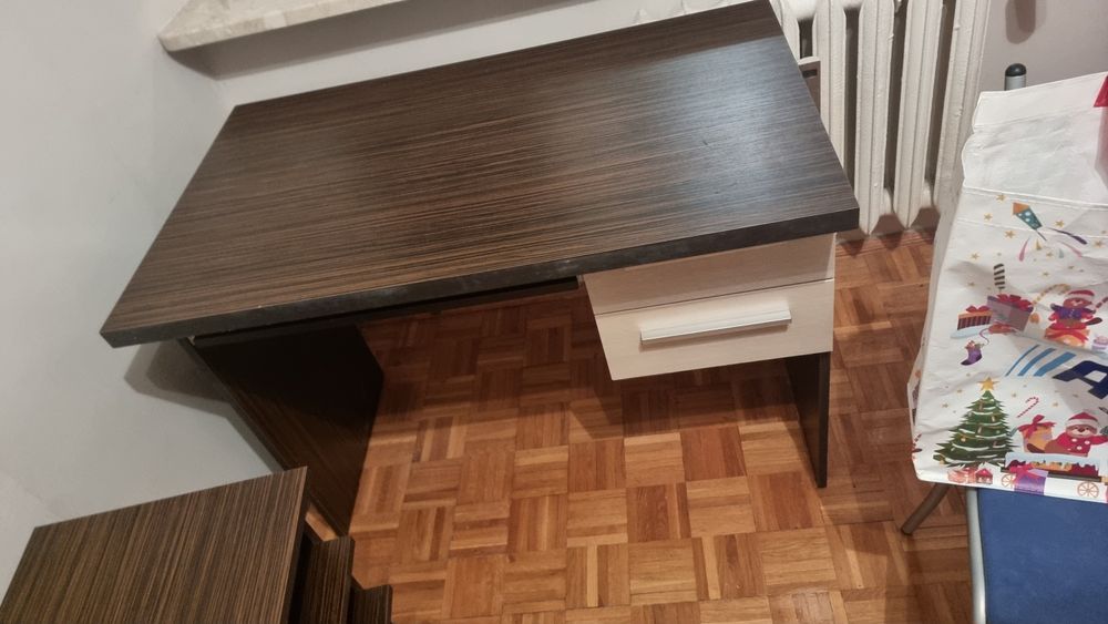 Biurko Trendy + 2 półki wiszące