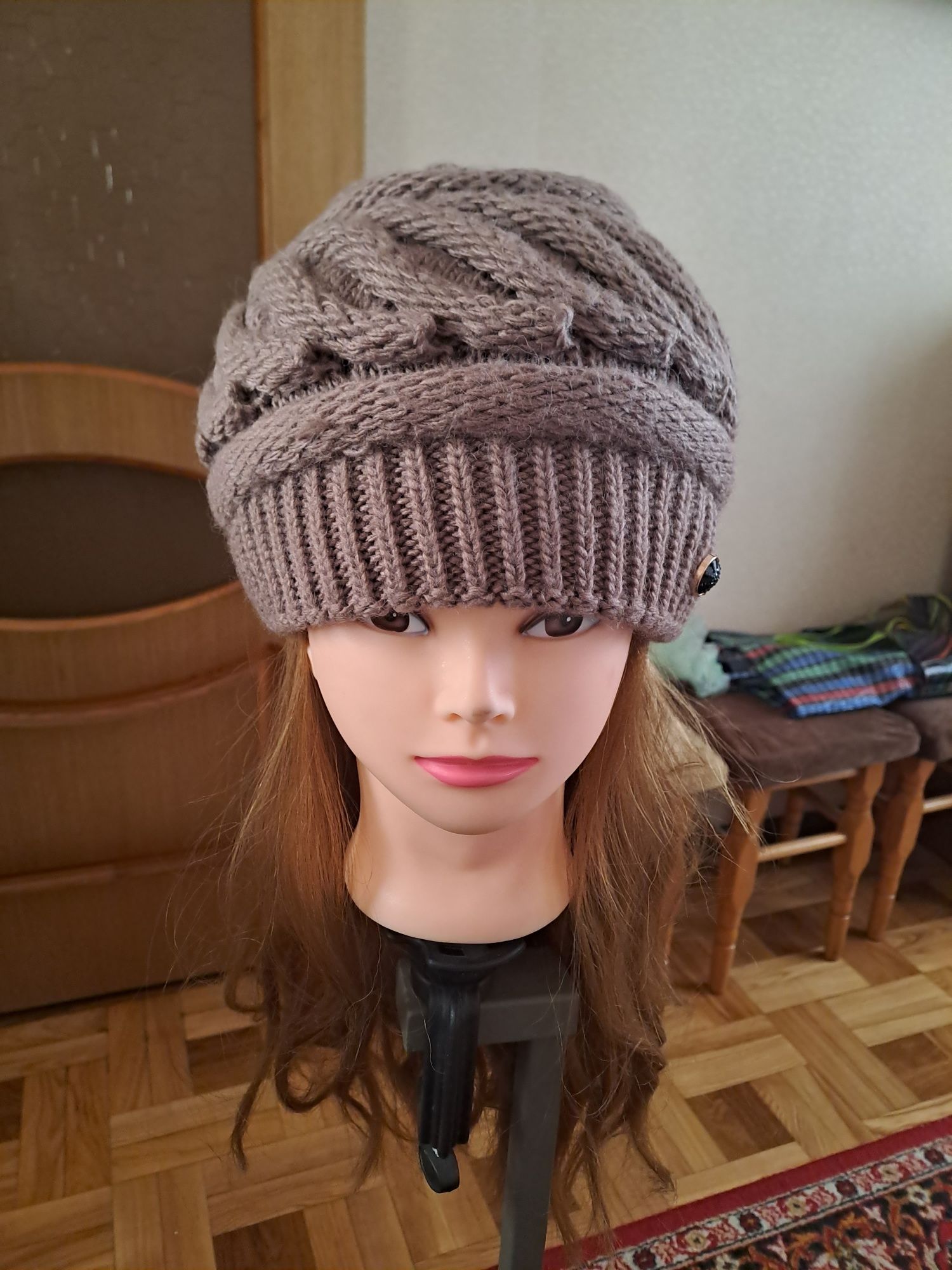 Продам шапки теплые