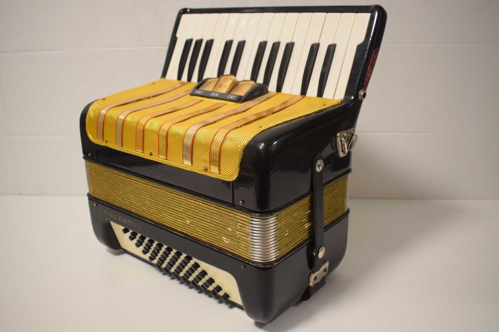 Cordeao Hohner Concerto I 2 Voz 48 Baixos, N 233