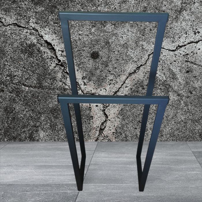 Металева вішалка в стилі лофт