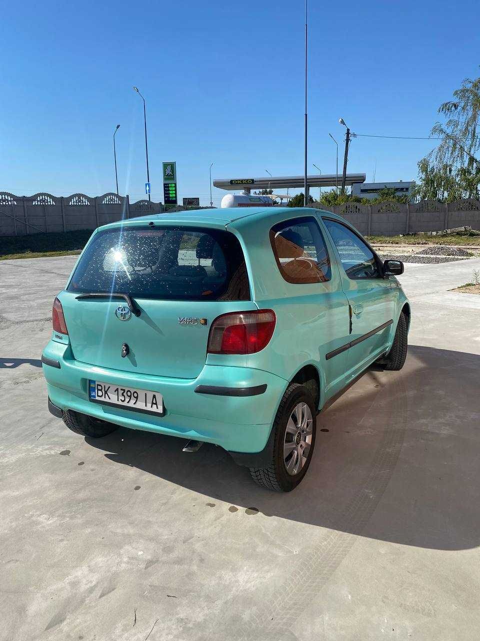 Тойота Yaris 2000