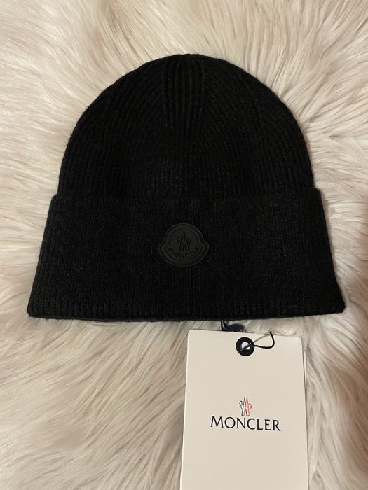 Шапка Moncler жіноча