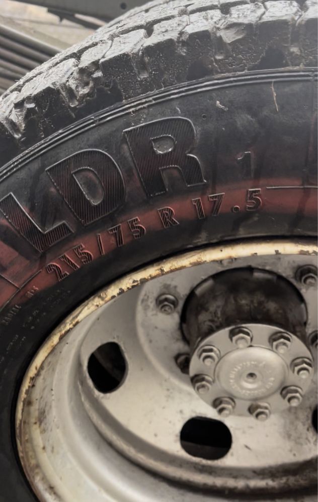 Колеса шини 215 225 235 / 75  R 17.5 Зад, перед, резина скати