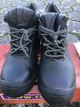 Vendo botas de biqueira de aco novas numero 41 .