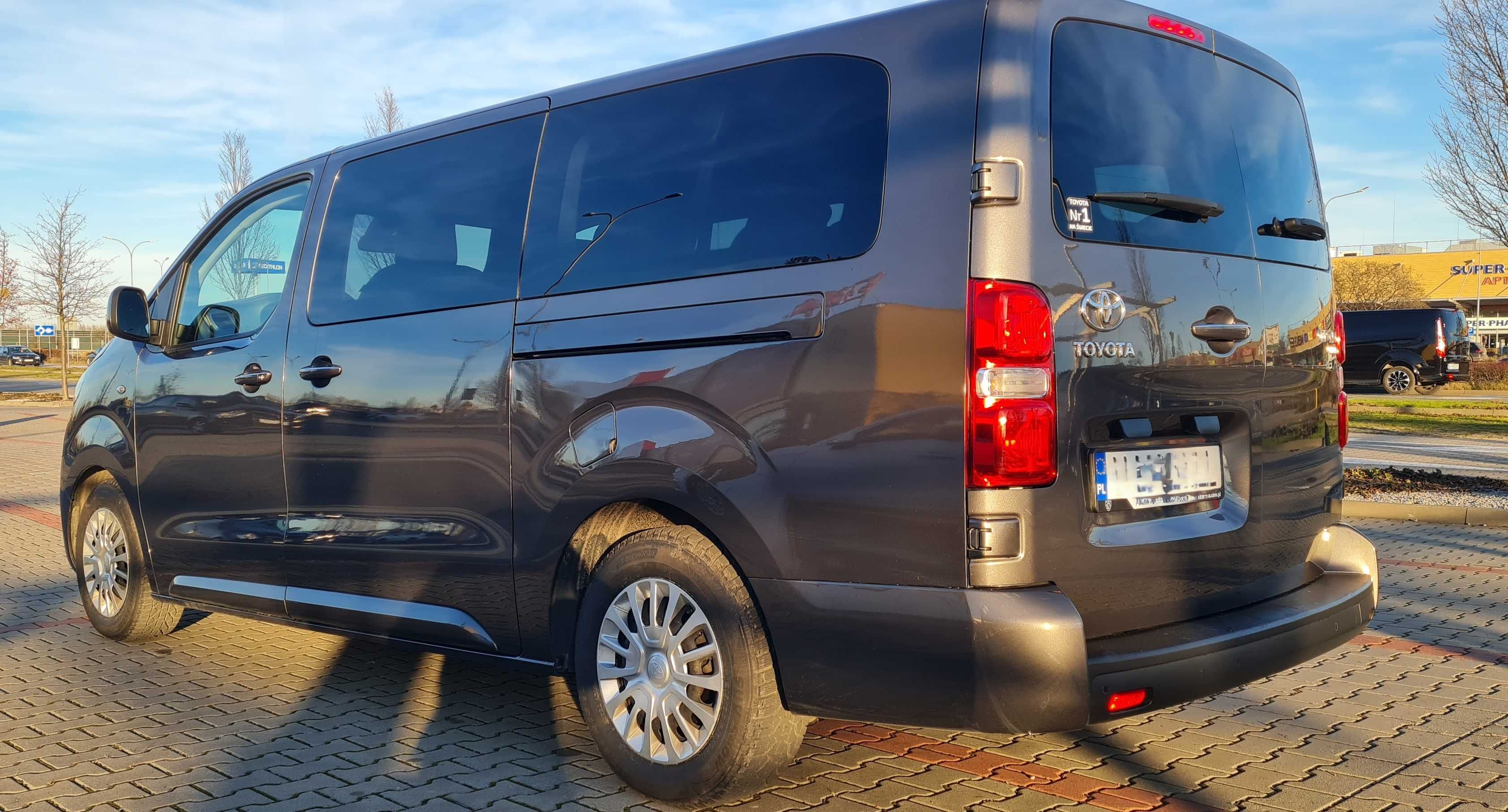 Wynajem Busów – Idealne Wybór na Wakacje, Eventy i Wyjazdy Służbowe!