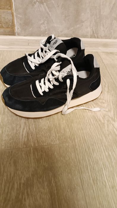 Кросівки 44 розміру