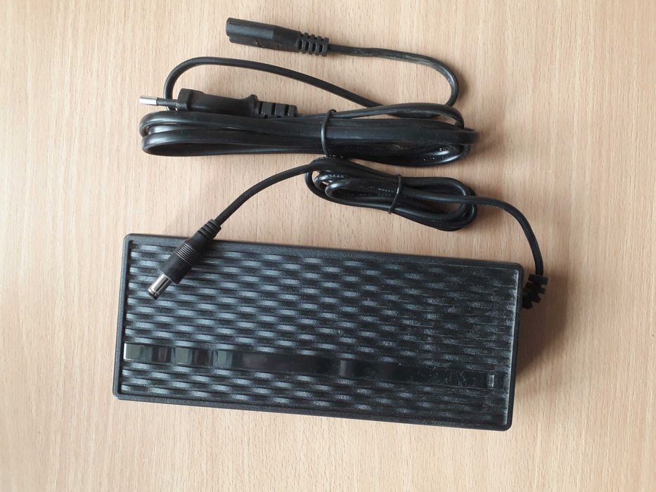 Mocna ładowarka zasilacz do elekt. hulajnogi 3 Ampery 42 Volt