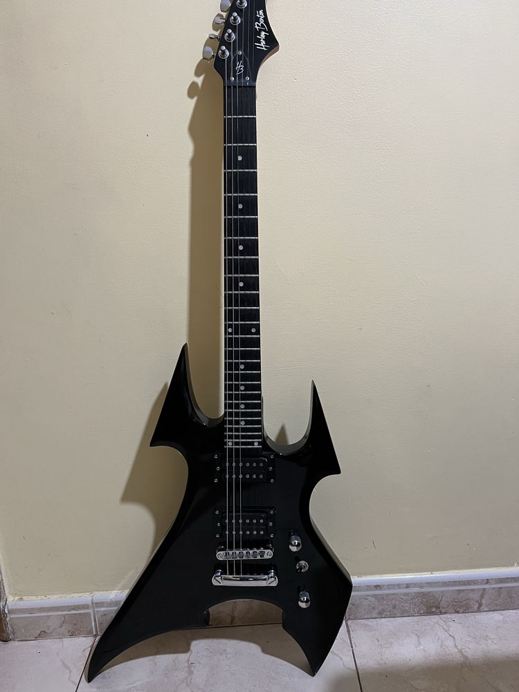 Guitarra Harley Benton BS-20BK com saco de transporte