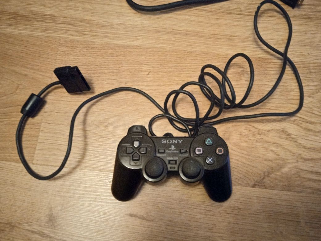 Sprzedam kontroler lub kontrolery do PS2 , oryginalne